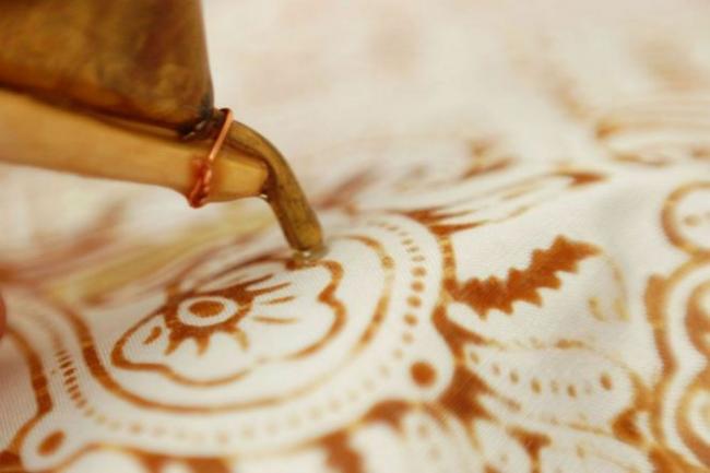 Mira Evita Kampiun Kompetisi Desain Ornamen Batik Kadin Kepri
