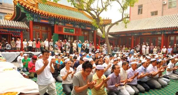 Duh, Muslim Uighur Dilarang Puasa, Toko Harus Jualan Alkohol