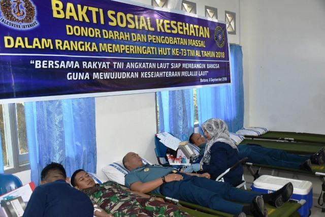 Prajurit dan Masyarakat Kompak Donorkan Darah di Lanal Batam