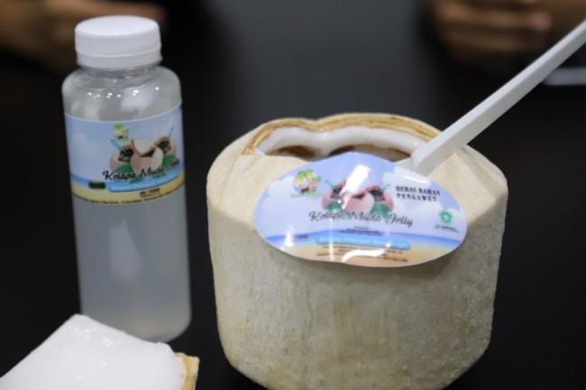 Indatu Decoco Tawarkan Sensasi Makan Kelapa Jelly Langsung Dari Batoknya