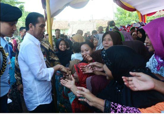 Presiden Jokowi Rayakan Idul Fitri di Kota Padang