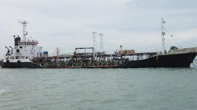 Penampakan Tanker Berisi Ribuan Ton BBM Tangkapan yang Hilang di Karimun