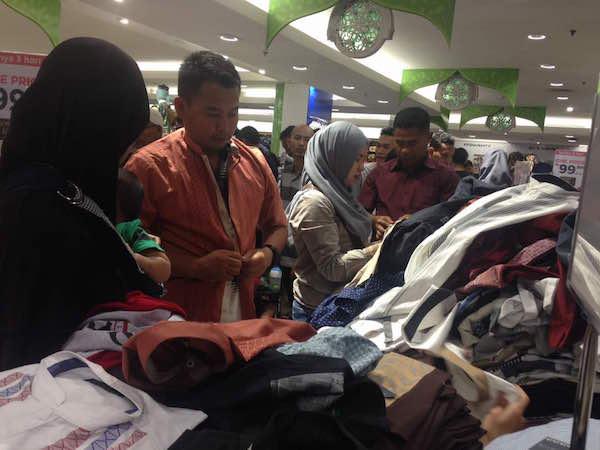 Mall di Batam Diserbu Pengunjung, Pedagang Justru Mengeluh