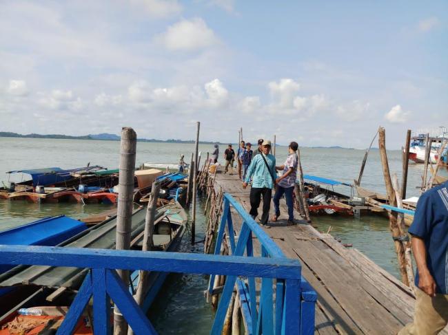 Dermaga Rakyat Belakang Gabion Karimun Lapuk