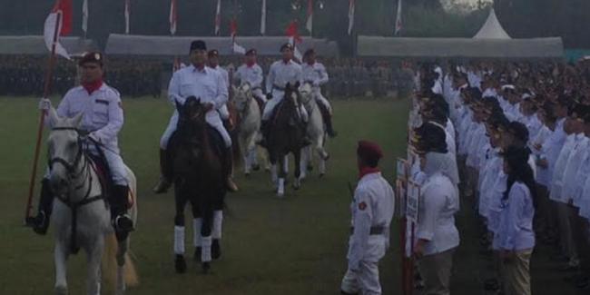 Naik Kuda, Prabowo Gelar Upacara di Bukit Hambalang