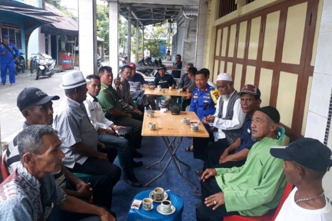 Satpolairud Polres Lingga Sambangi Masyarakat dan Nelayan Senayang Bahas Apa?