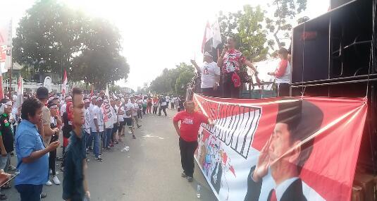 Soeryo Goyang Salam 3 Jari Bersama Relawan #2019TetapJokowi di Batam Centre