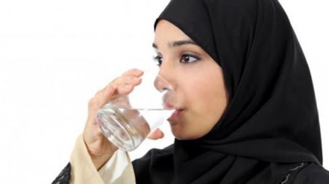 Buka Puasa dengan Segelas Air Hangat, Ini Manfaatnya