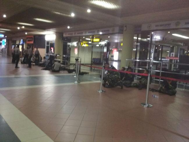 Ratusan Personel Brimob dan TNI Bersenjata Siaga di Hang Nadim