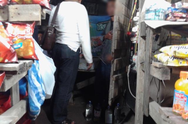  Polsek Sekupang Razia Warung Jual Minuman Keras