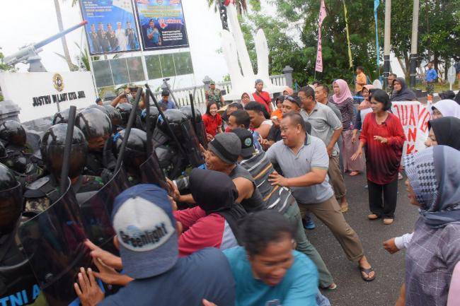 Simulasi: Lantamal Tanjungpinang Redakan Aksi Demo Anarkis