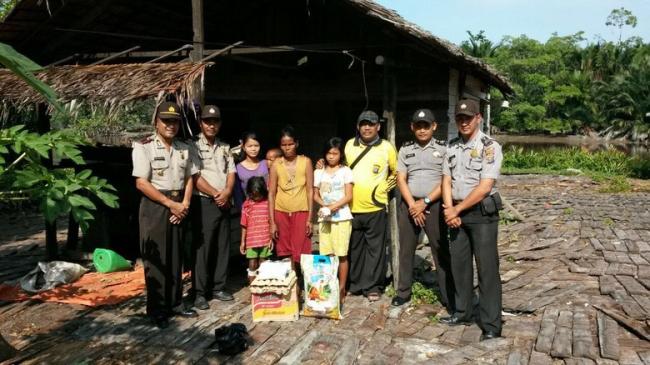 Duel Heroik Dua Bocah Suku Mantang Kepri Melawan Buaya