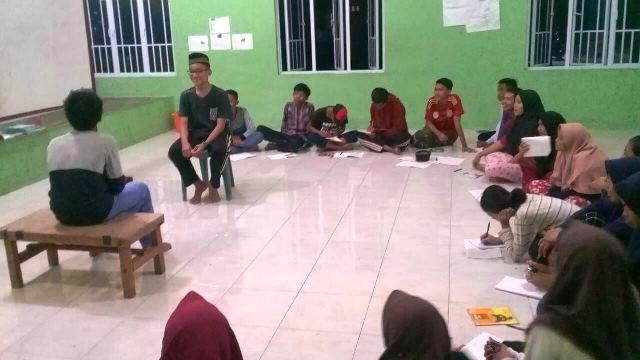 Cerita Iwan Winarto Bekali Anak-anak Nelayan Bintan Kemampuan Bahasa Inggris
