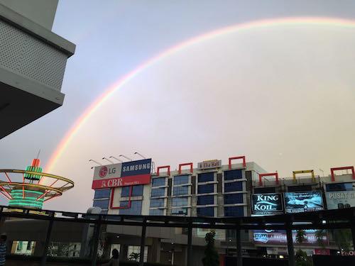 Penampakan Pelangi Super Keren di Langit Batam Bikin Takjub