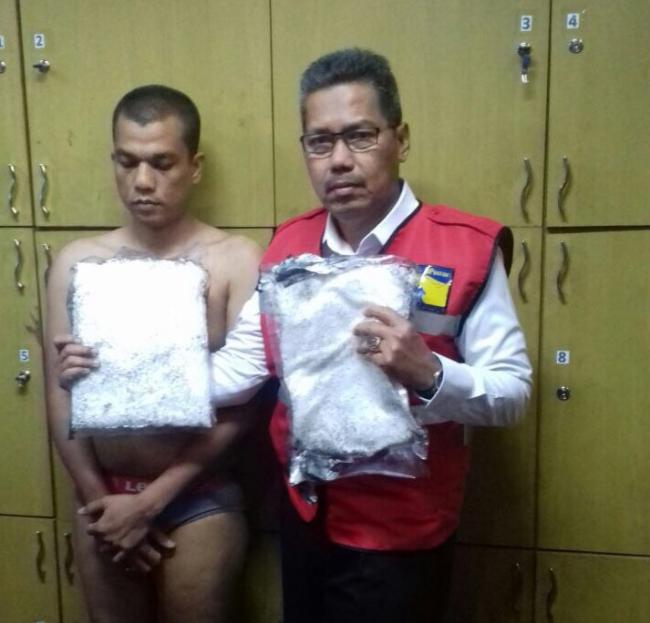 Calon Penumpang Pesawat di Hang Nadim Terciduk Bawa Sabu 1,9 Kg