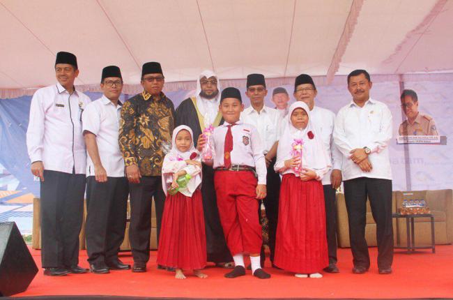 KKP Hibahkan 5.000 Kg Ikan untuk Ponpes Batam