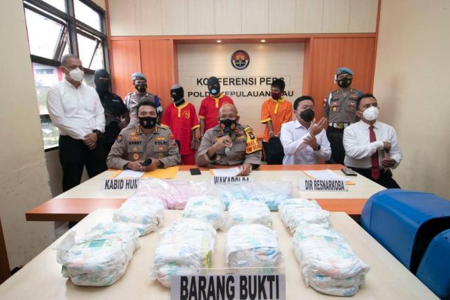 Polisi Nyamar Jebak Penyelundup, Temukan Sabu-sabu Dibungkus dengan Pampers