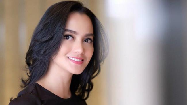 Cantiknya Ririn Ekawati dengan Make Up Glass Skin