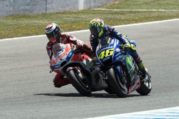 Persaingan Poin Ketat, Rossi Waspada Kejaran Lorenzo
