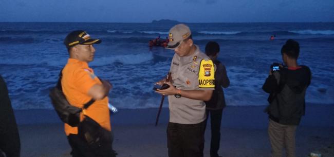 Tiga Pelancong Remaja Hanyut di Pantai Tanjung Natuna, Satu Tewas