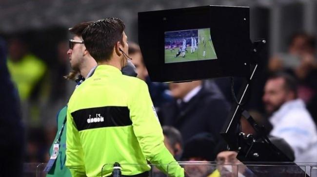 Drama VAR Liga Inggris, Guardiola dan Klopp Murka