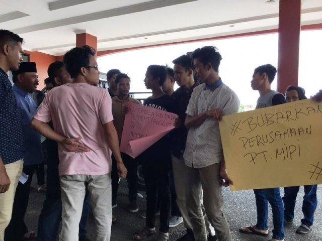 Unjuk Rasa Warga Ungkap PT MIPI Terjang Izin Operasional