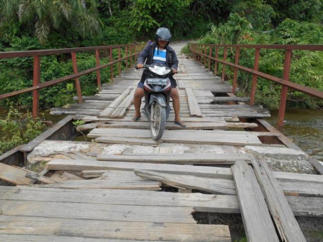 Miris, Pemkab Bintan Abaikan Jembatan Rusak Parah di Pantai Kawal 