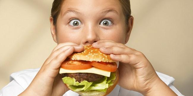 Makanan Cepat Saji Perlambat Kerja Otak Anak