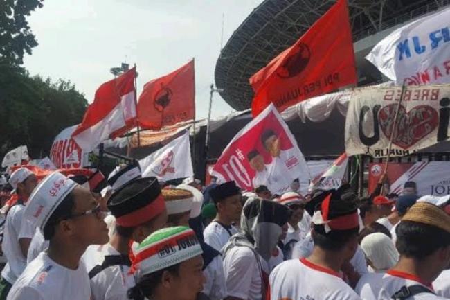 Massa Jokowi-Amin Mulai Padati Stadion Utama GBK