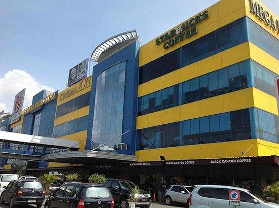 Manajemen Mega Mall: Hypermart dan Kebutuhan Pokok Tetap Buka