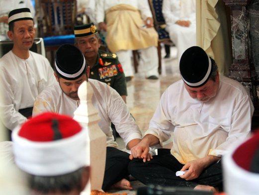 Begini Sakralnya Prosesi Pemakaman Pangeran Tunku Abdul Jalil