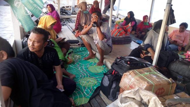 Tim SAR Selamatkan Puluhan Penumpang Kapal Kayu Terombang-ambing di Laut Natuna