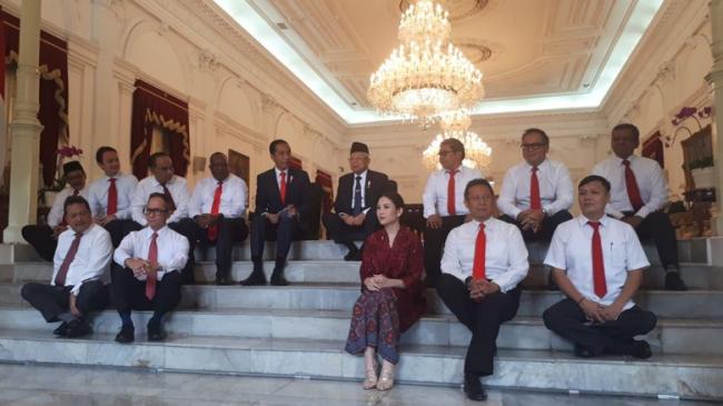 Jokowi Kembali Lesehan Kenalkan 12 Wamen Kabinet Indonesia Maju