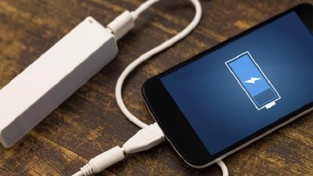 Jangan Sembarang, Ini Cara Mengecas Smartphone yang Tepat