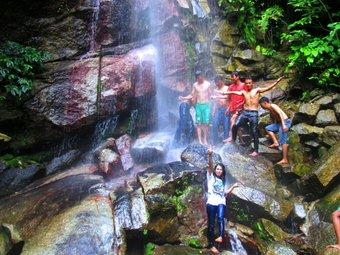 Air Terjun Gunung Ranai Ini Wajib Anda Kunjungi Saat ke Natuna