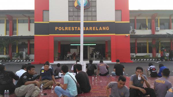 Hibur Anggota dengan Musik, Kompol Memo: Polisi Juga Manusia