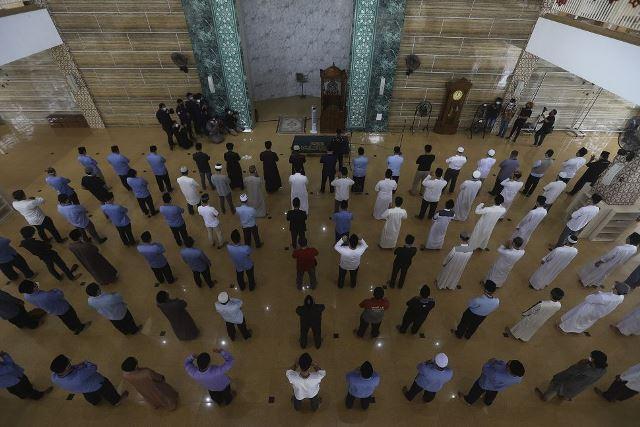 Ustaz Maheer Dimakamkan di Samping Pusara Syekh Ali Jaber