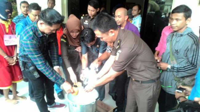 Begini Cara Polisi Musnahkan Sabu Seberat 747 Gram di Batam