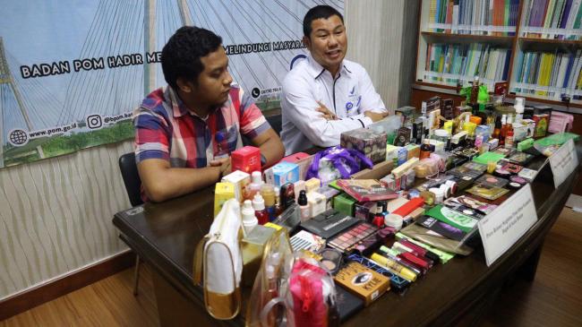 Pemilik Toko Kosmetik dan Obat Ilegal Kabur saat Dirazia BPOM