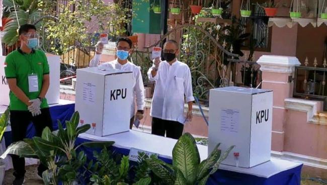 Pilkada Karimun: Nyoblos di TPS Sama, Paslon BERSINAR Kompak Datang Bareng