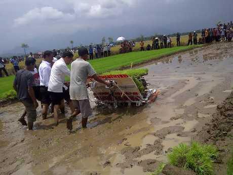 Traktor Heboh Diberitakan Ditarik, Jokowi "Jitak" Wartawan