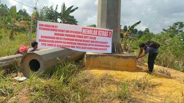 Warga Modena Regency Keberatan Pembangunan Tiang Tegangan Tinggi