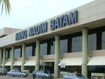 Jaksa Kejari Batam Geledah Rumah di Komplek Citra Batam