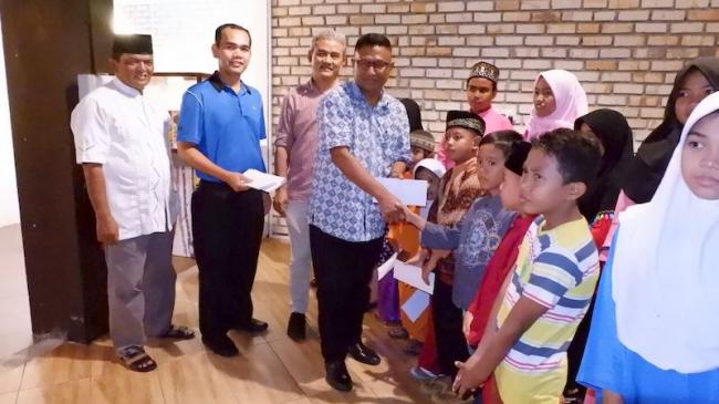 Berbagi Kasih Sayang, PT BRC Santuni Puluhan Anak Yatim di Kecamatan Teluksebong