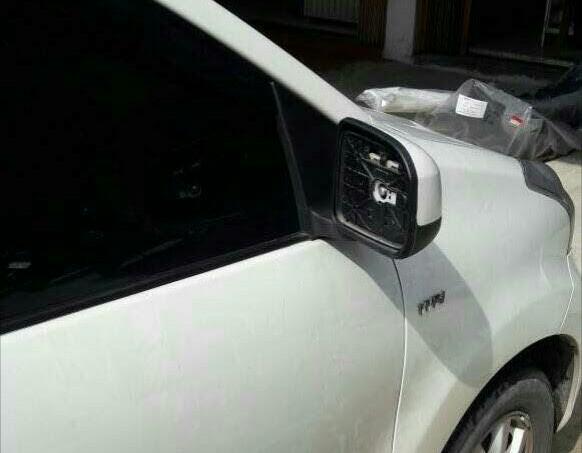 Sopir Taksi Online: Mobil Saya Rusak, Kaca Spion Pecah dan Bumper Penyok