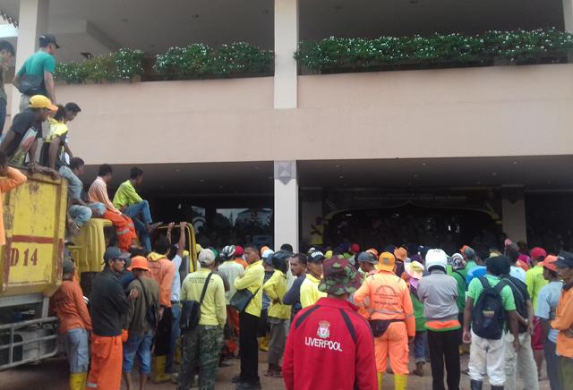  Alamak, Petugas Kebersihan Batam yang Demo Dilarang Banyak Bicara atau Dipecat!
