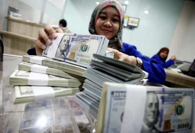 Hari Ini Rupiah Dibuat Tak Berdaya, Dolar AS Tembus Rp 13.300  