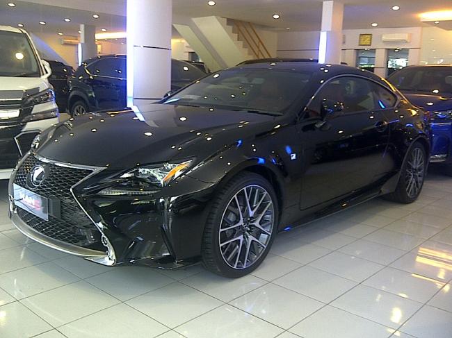 Begini Kelebihan Mobil Mewah Lexus RC 350 F Sport di Showroom Hans Sei Panas