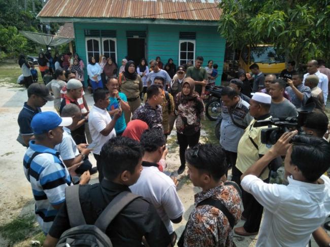 Warga di Depan Wabup Lingga: Kami Tak Mau Lagi Dibohongi Kades Berindat