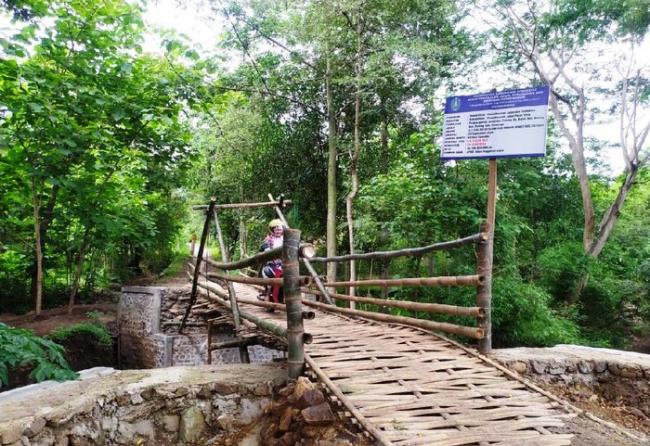 Viral, Rp 200 Juta Dianggarkan Hanya Bangun Jembatan Bambu